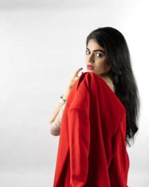 Sangeerthana Vipin Instagram - Just… like a B O S S 😎

Shot by @sandeepthattai 
Styled by @bharathgandhiofficial 
Styling team @saisudhanag 
Mua @sindhurika_makeupartistry 
Jewellery @the_jewel_gallery