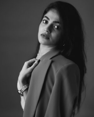Sangeerthana Vipin Instagram - Just… like a B O S S 😎

Shot by @sandeepthattai 
Styled by @bharathgandhiofficial 
Styling team @saisudhanag 
Mua @sindhurika_makeupartistry 
Jewellery @the_jewel_gallery