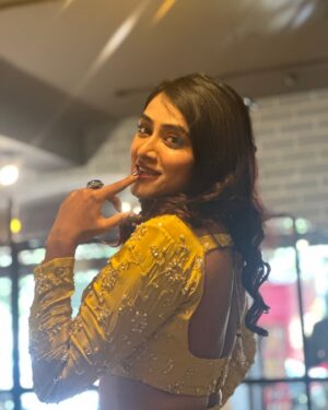 Sangeetha Sringeri Instagram - 🌟

Pc @monisha_raju._ 
Makeover & hairstyled by @makeoverwith_suchi
Accessories by @thespatika
Beautiful outfit by @anthariya_