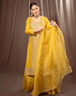 Sanjeeda Sheikh Instagram - Outfit @anfa_couture 
📷 @deepak_das_photography