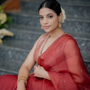 Santhi Mayadevi Instagram - Channeling desi swag❤️
@styledbysmiji🥰🥰
#slayinginred❤️#splashoftradition#ineverystitch#twirlsandswirls#joyful#indianweddingwear#lehenga#red#traditionaljewellery.
Red Lehenga @kalaakaari❤️
 Jewellery @planetjewel 
Hair and eye @binzugopalan