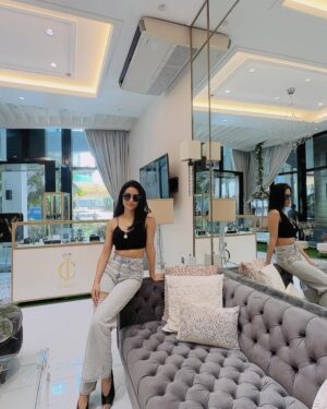 Sanya Lopez Instagram - Fresh feels after a quick stop @cathyvalenciaskinclinic. 💖✨