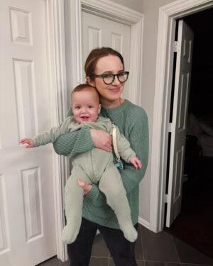 Sara Dietschy Instagram - First 2 pics - same spot, same time of year, 1 year a part. Christmas 2023 — I had NO IDEA what was coming. Life has been an absolute roller coaster but so grateful for my people ❤️ Baby peach has been a shining light in, honestly, the worst year of my life. I’m not one for New Year’s resolutions or anything like that but GOODBYE 2024, HELLO 2025. Let’s try to minimize the hospital stays and visits this year :)