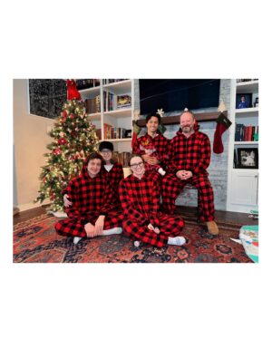 Sara Dietschy Instagram - First 2 pics - same spot, same time of year, 1 year a part. Christmas 2023 — I had NO IDEA what was coming. Life has been an absolute roller coaster but so grateful for my people ❤️ Baby peach has been a shining light in, honestly, the worst year of my life. I’m not one for New Year’s resolutions or anything like that but GOODBYE 2024, HELLO 2025. Let’s try to minimize the hospital stays and visits this year :)