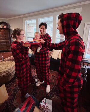Sara Dietschy Instagram - First 2 pics - same spot, same time of year, 1 year a part. Christmas 2023 — I had NO IDEA what was coming. Life has been an absolute roller coaster but so grateful for my people ❤️ Baby peach has been a shining light in, honestly, the worst year of my life. I’m not one for New Year’s resolutions or anything like that but GOODBYE 2024, HELLO 2025. Let’s try to minimize the hospital stays and visits this year :)