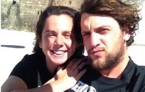 Sara Norte Instagram - Esta fotografia tem quase 9 anos.
Já tivemos altos e baixos ,como qualquer casal,mas continuamos juntos.Sempre juntos.
Somos uma equipa.
Amo-te com todas as minhas forças meu Amor.
❤️
