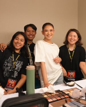 Sarah Geronimo Instagram - Aloha 🌺 Salamat sa mainit na pagtanggap sa amin ni Coach Bamboo! Super great night!