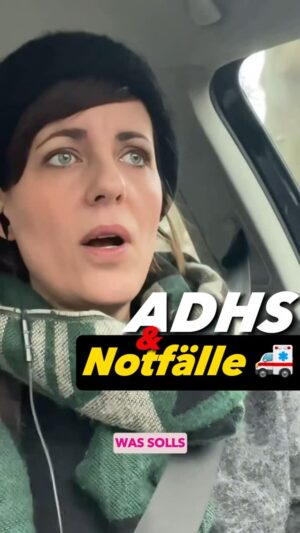 Sarah Kuttner Instagram - Bei mir ist doof viel los, also die perfekte Zeit, um, auf dem Weg zum Nachlassgericht, ein Video über Notfälle zu machen! Warum funktionieren wir wenn es brennt manchmal ON POINT, während andere komplett zusammenbrechen? Wann wart ihr die Retter in der Not? Und wann die Geretteten? Was hat wie geholfen? Wer hat geholfen, wer nicht? Shoot! Und seht euch das ganze Video auf YouTube an. Link in Bio!
#adhs #adhserwachsene #adhsfrauen #neurodivergenz #notfälle