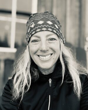 Sarah McLachlan Instagram - After a long ski and time with loved ones and dogs, I’m happy, tired, and ever grateful for another day on this crazy beautiful planet- what a gift this life is! XoS

#happybirthdaytome #thisis57