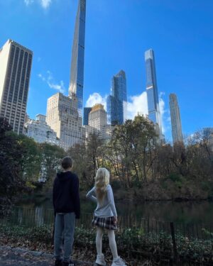 Sarah Roemer Instagram - NYC in the Fall 🫶🏻