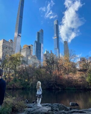 Sarah Roemer Instagram - NYC in the Fall 🫶🏻