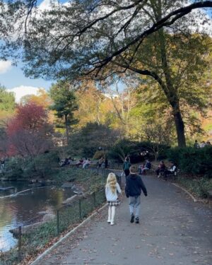 Sarah Roemer Instagram - NYC in the Fall 🫶🏻