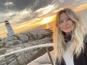 Sarah Roemer Instagram - Peggy’s Cove, you never disappoint. I’ll be a tourist for you anytime. 🫶🏻