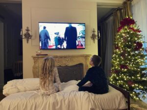 Sarah Roemer Instagram - Watching Home Alone 2 at The Plaza in The Plaza 🎄 🍿 🎥