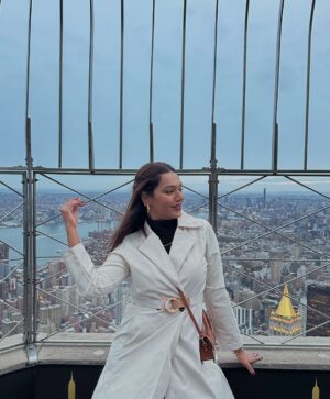 Sarah Sarosh Instagram - Woke up wishing I’d woken up anywhere else in the world 🌍  #TravelWSarThrowbacks 
If you had this wish, where would you like to be teleported to?😍
For me, it’ll always be Paris✨🤍