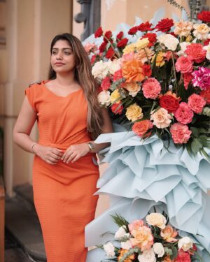 Saranya Nandakumar Instagram - 🥂28 feels like the perfect mix of wisdom and wild 🔥 Here’s to another year of growth and good times! 

📸: @_.a.t.h.i._ 

[ birthdaypic, birthdayoutfit, birthday]