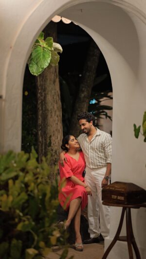 Saranya Nandakumar Instagram - 🌹✨ Just the perfect date night with my love and Enchnateur! This perfume is my go-to for creating unforgettable moments. 💖

 #DateNight #FragranceLove #PerfectPartner #Enchanteurperfume