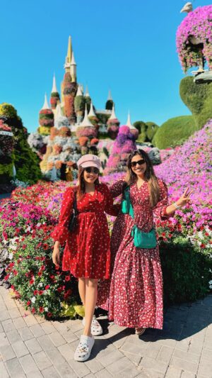 Saranya Nandakumar Instagram - Quick transition to Miracle Garden Dubai ⛲️

I really enjoyed quality time with this cutie @glamy_ganga 

#miraclegarden #dubai🇦🇪 #dubaigarden #saranyanandakumar