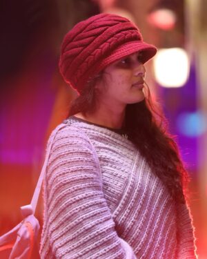 Saranya Pradeep Instagram - Lost in the colors of the night ✨

Shot by : @narsimhaphotography 

#cozyvibes #citylights #redhatdiaries 
#vintagevibes #timelessmoments #dreamy #aesthetic 
#cozyvibes #etherealbeauty #retrocharm #serenescenes #nostalgic #feels #warmglow 
#eveningdreams #photography #moodytones #candidphotography #blur #effects #winterfashion #sweaterweather