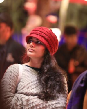 Saranya Pradeep Instagram - Lost in the colors of the night ✨

Shot by : @narsimhaphotography 

#cozyvibes #citylights #redhatdiaries 
#vintagevibes #timelessmoments #dreamy #aesthetic 
#cozyvibes #etherealbeauty #retrocharm #serenescenes #nostalgic #feels #warmglow 
#eveningdreams #photography #moodytones #candidphotography #blur #effects #winterfashion #sweaterweather