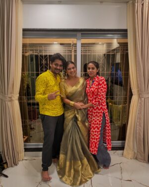 Sawan Rupowali Instagram - Diwali with the ones who light up my life, right here in the heart of Mumbai. Wishing everyone love, light, and laughter! 🪔💛 #MumbaiDiwali #Blessed”
@sapna_celebritymakeupartist @aryan.mhatre07