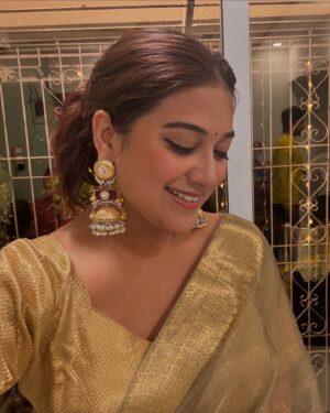 Sawan Rupowali Instagram - Diwali with the ones who light up my life, right here in the heart of Mumbai. Wishing everyone love, light, and laughter! 🪔💛 #MumbaiDiwali #Blessed”
@sapna_celebritymakeupartist @aryan.mhatre07