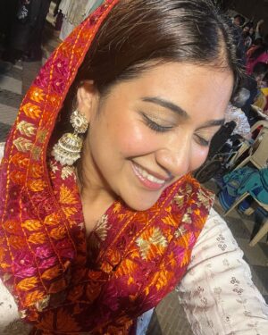 Sawan Rupowali Instagram - ਮੇਰੇ ਵੱਲੋਂ ਤੁਹਾਨੂੰ ਅਤੇ ਤੁਹਾਡੇ ਸਾਰੇ ਪਰਿਵਾਰ ਨੂੰ ਲੋਹੜੀ ਦੇ ਤਿਉਹਾਰ ਦੀਆਂ ਲੱਖ-ਲੱਖ ਮੁਬਾਰਕਾਂ! 🔥🎇

#happylohri