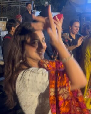 Sawan Rupowali Instagram - ਮੇਰੇ ਵੱਲੋਂ ਤੁਹਾਨੂੰ ਅਤੇ ਤੁਹਾਡੇ ਸਾਰੇ ਪਰਿਵਾਰ ਨੂੰ ਲੋਹੜੀ ਦੇ ਤਿਉਹਾਰ ਦੀਆਂ ਲੱਖ-ਲੱਖ ਮੁਬਾਰਕਾਂ! 🔥🎇

#happylohri