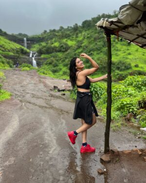 Sawan Rupowali Instagram - #naturelover 🍀

📸  @sapna_celebritymakeupartist 

#sawaninmumbai #igatpuri