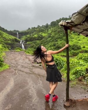 Sawan Rupowali Instagram - #naturelover 🍀

📸  @sapna_celebritymakeupartist 

#sawaninmumbai #igatpuri