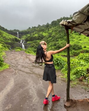 Sawan Rupowali Instagram - #naturelover 🍀

📸  @sapna_celebritymakeupartist 

#sawaninmumbai #igatpuri