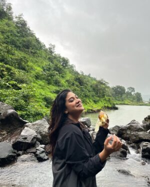 Sawan Rupowali Instagram - #naturelover 🍀

📸  @sapna_celebritymakeupartist 

#sawaninmumbai #igatpuri