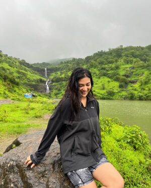 Sawan Rupowali Instagram - #naturelover 🍀

📸  @sapna_celebritymakeupartist 

#sawaninmumbai #igatpuri