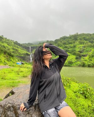 Sawan Rupowali Instagram - #naturelover 🍀

📸  @sapna_celebritymakeupartist 

#sawaninmumbai #igatpuri