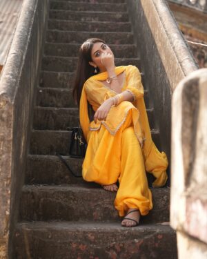 Sawan Rupowali Instagram - Dil lagane ki baat krte ho ❤️‍🩹

🌸AMRITA🎥

💄 @sapna_celebritymakeupartist 

💇‍♀️ @aryan.mhatre07