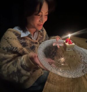Sayu Kubota Instagram - 本日無事に25歳になりました！私に関わってくださっている全ての方々に感謝の気持ちでいっぱいです。25歳って、もう20代折り返し地点と思うと時の流れの早さに驚きますが、これからも自分のペースで、自分らしく、一つ一つ丁寧に向き合っていきたいです。これからもどうぞ、よろしくお願いします。楽しむぞー！🌈🌈