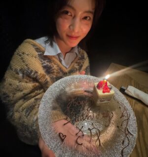 Sayu Kubota Instagram - 本日無事に25歳になりました！私に関わってくださっている全ての方々に感謝の気持ちでいっぱいです。25歳って、もう20代折り返し地点と思うと時の流れの早さに驚きますが、これからも自分のペースで、自分らしく、一つ一つ丁寧に向き合っていきたいです。これからもどうぞ、よろしくお願いします。楽しむぞー！🌈🌈