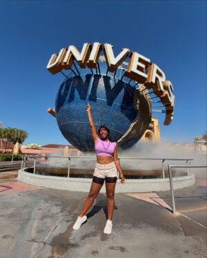 Scarlette Douglas Instagram - Hold the dots 👈🏾👉🏾 swipe left and right, see me do a little dance 💃🏾

@universalorlando