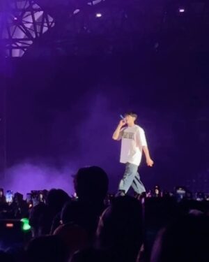 Sela Guia Instagram - Had so much fun at the concert, I ended up catching a fever after haha! At least nagkita rin ulit kami ni Wonu @everyone_woo after 5 years of LDR 🤸🏻‍♀️🥰

Made my 17 year old self so happy! Tenchu, Sebongs! @saythename_17 #RightHereWorldTour #Seventeen