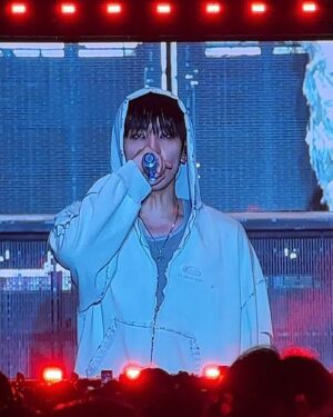 Sela Guia Instagram - Had so much fun at the concert, I ended up catching a fever after haha! At least nagkita rin ulit kami ni Wonu @everyone_woo after 5 years of LDR 🤸🏻‍♀️🥰

Made my 17 year old self so happy! Tenchu, Sebongs! @saythename_17 #RightHereWorldTour #Seventeen