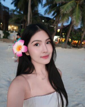 Sela Guia Instagram - Every flower blooms where it is meant to grow 🌺
(nag grow sa tenga)