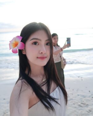 Sela Guia Instagram - Every flower blooms where it is meant to grow 🌺
(nag grow sa tenga)