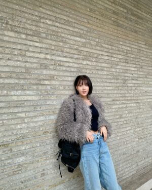 Seo Ji-hye Instagram - 🩶