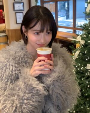 Seo Ji-hye Instagram - 🩶