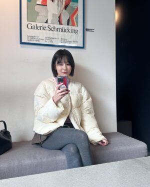 Seo Ji-hye Instagram - 얼죽코는 포기해도 얼죽아는 포기 못해~🥶