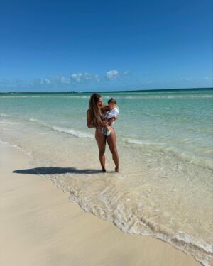 Serena Williams Instagram - My mini mini @adiraohanian wanted to take a dip in the ocean. I could not say no.