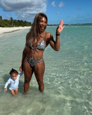 Serena Williams Instagram - My mini mini @adiraohanian wanted to take a dip in the ocean. I could not say no.