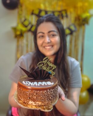 Shafaq Naaz Instagram - After 13–14 years of being away, this was the first time I celebrated my birthday surrounded by love, with my family and my people. It was peaceful, personal, and filled with warmth just the way I always wished for. Grateful for the love, the moments, and the beautiful energy around me. ❤️
 
A heartfelt thank you to everyone who took the time to wish me it truly means a lot. Your messages always make my day and remind me how lucky I am to have such amazing people in my life. Grateful for all the love! ❤️

P.S. In the last clip, I’m just trying to figure out what adulthood is really like😵‍💫