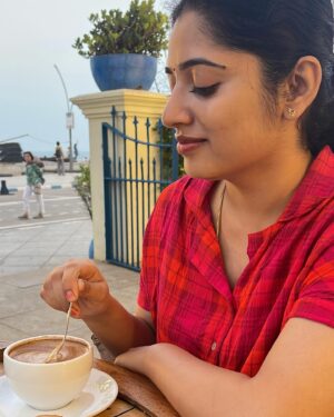 Shambhavy gurumoorthy Instagram - “Sippin’ and chillin’.” 🌊

Pc : mine♥️ @r_prashanna 

#samandprasi #trend #trending #trendingnow #instadaily #instagood #instalike #instamood #beach #beachlife #beachvibes #beachbody #beachgirl #happy #photo #photooftheday #photography #selflove #happy #me #vacation #pondicherry #pondy #food #coffee #mocha