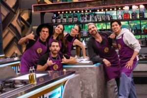 Shany Nadan Instagram - Dumpcito 👩🏻‍🍳 momentos favoritos de la semana 

1. Obligando a sonreír a @johntamusica 
2. Equipo Ena-Morado 💜 equipazo! 
3. Nos salvamosss con el poochtreee @chefcarosanchez 
4. Cuando el destino nos vuelve a unir 😂 
5. La señora de Johnta 
6. El encuentro jaajajajaja
7. Las descabelladas @marrendonmusica 
8. Mi dupla favorita ✨ oficialmente Marciana 
9. Concentrada como guerrera 

No se pierdan el capítulo de hoy! 

#mccelebrityec #masterchefcelebrity